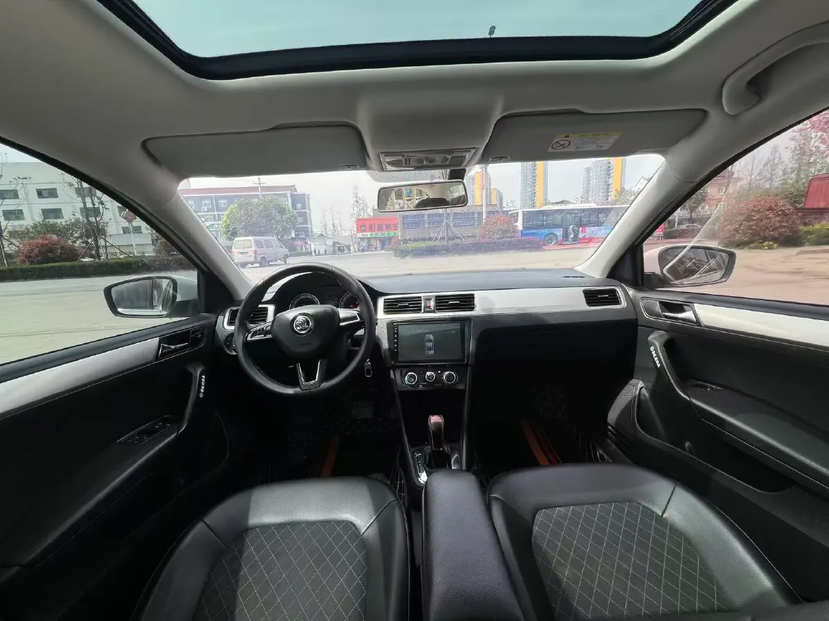 2019 SWM G01 1.5T 156HP L4 6AT,autocango,china used car exporter,china ev exporter,chinese used car exporter,chinese used ev exporter
