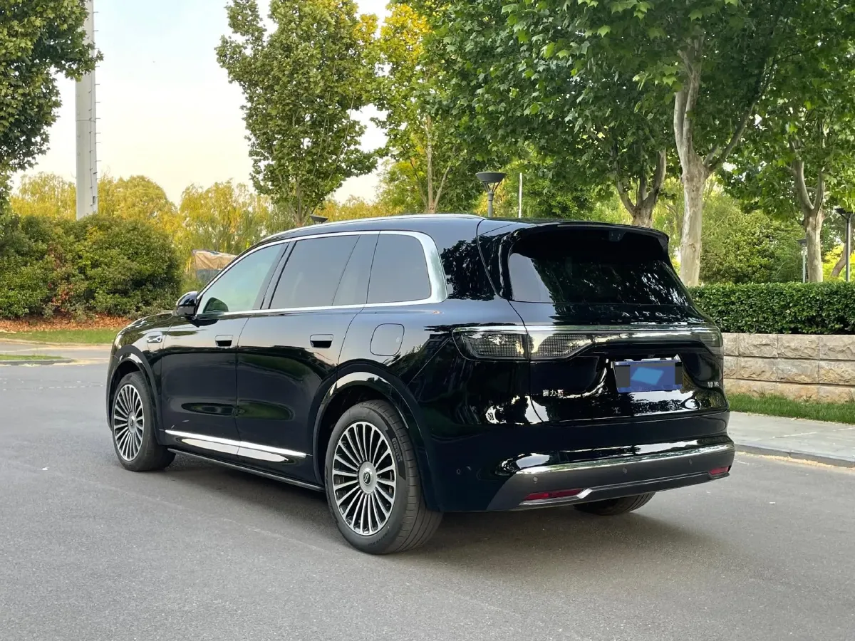 2025 AITO AITO M8 REEV 160HP REEV 53.4KWH,autocango,china used car exporter,china ev exporter,chinese used car exporter,chinese used ev exporter
