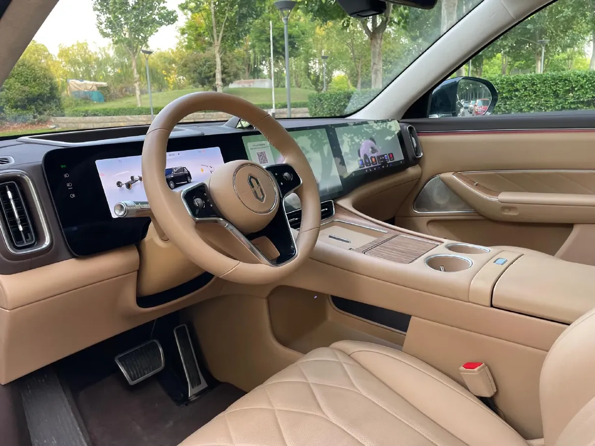 2025 AITO AITO M8 REEV 160HP REEV 53.4KWH,autocango,china used car exporter,china ev exporter,chinese used car exporter,chinese used ev exporter
