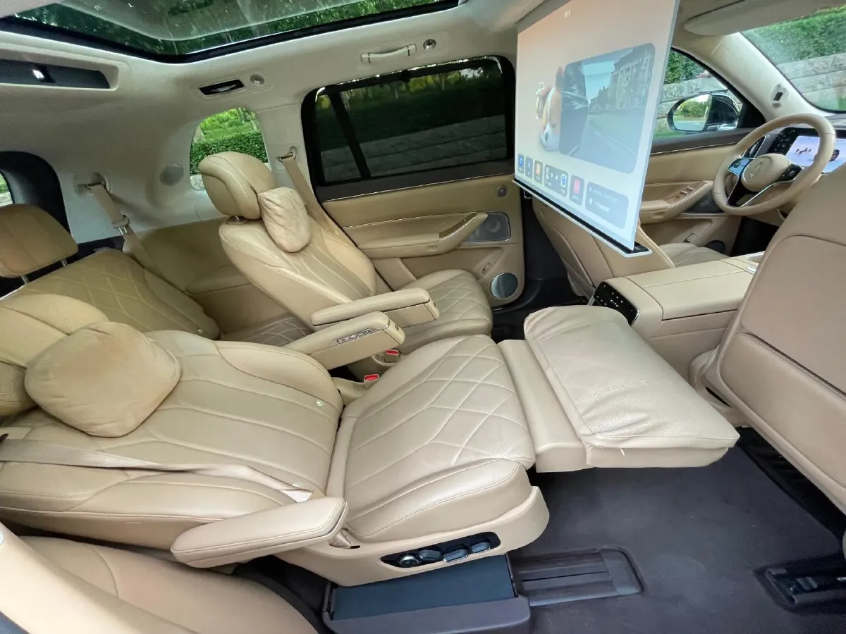2025 AITO AITO M8 REEV 160HP REEV 53.4KWH,autocango,china used car exporter,china ev exporter,chinese used car exporter,chinese used ev exporter