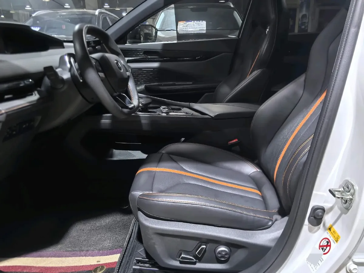 2024 ChangAn UNI-V 1.5T 188HP L4 7DCT,autocango,china used car exporter,china ev exporter,chinese used car exporter,chinese used ev exporter