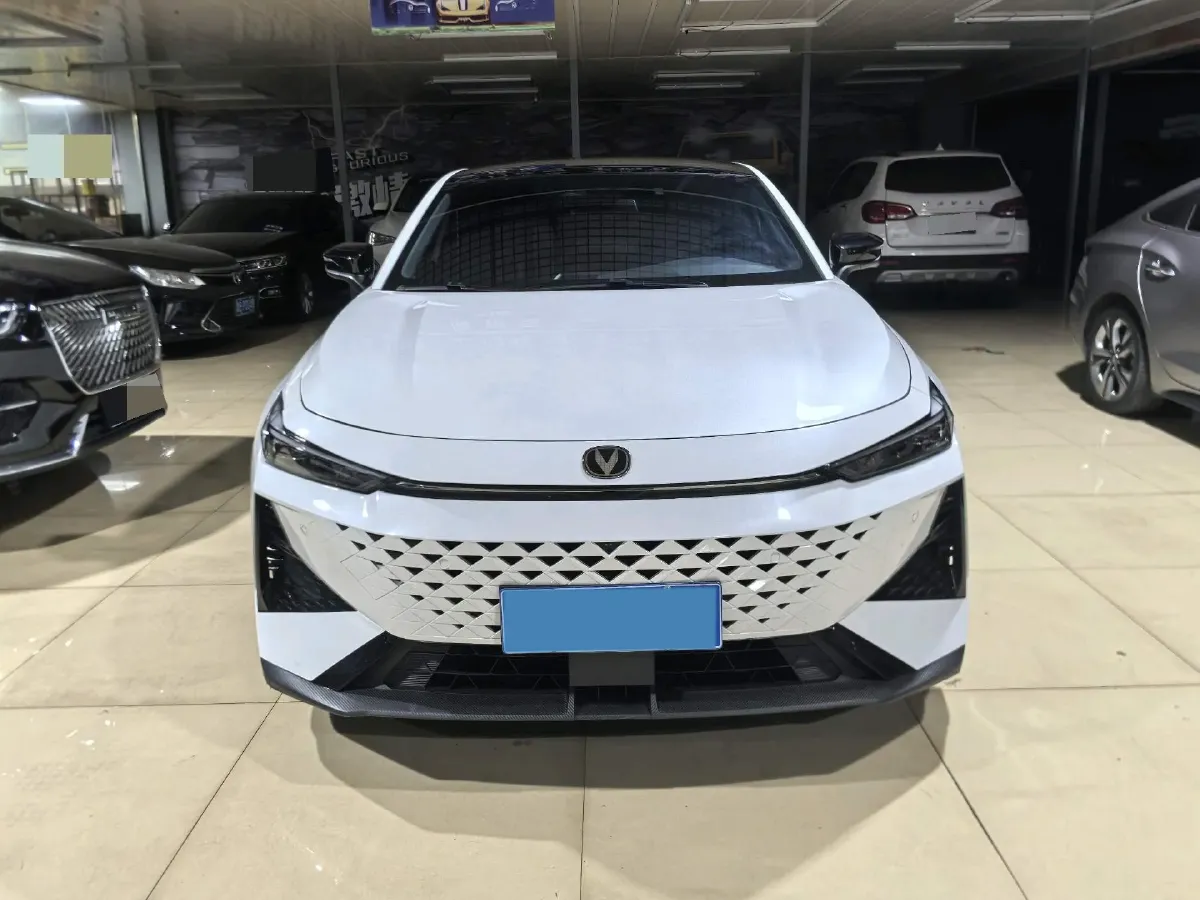 2024 ChangAn UNI-V 1.5T 188HP L4 7DCT,autocango,china used car exporter,china ev exporter,chinese used car exporter,chinese used ev exporter