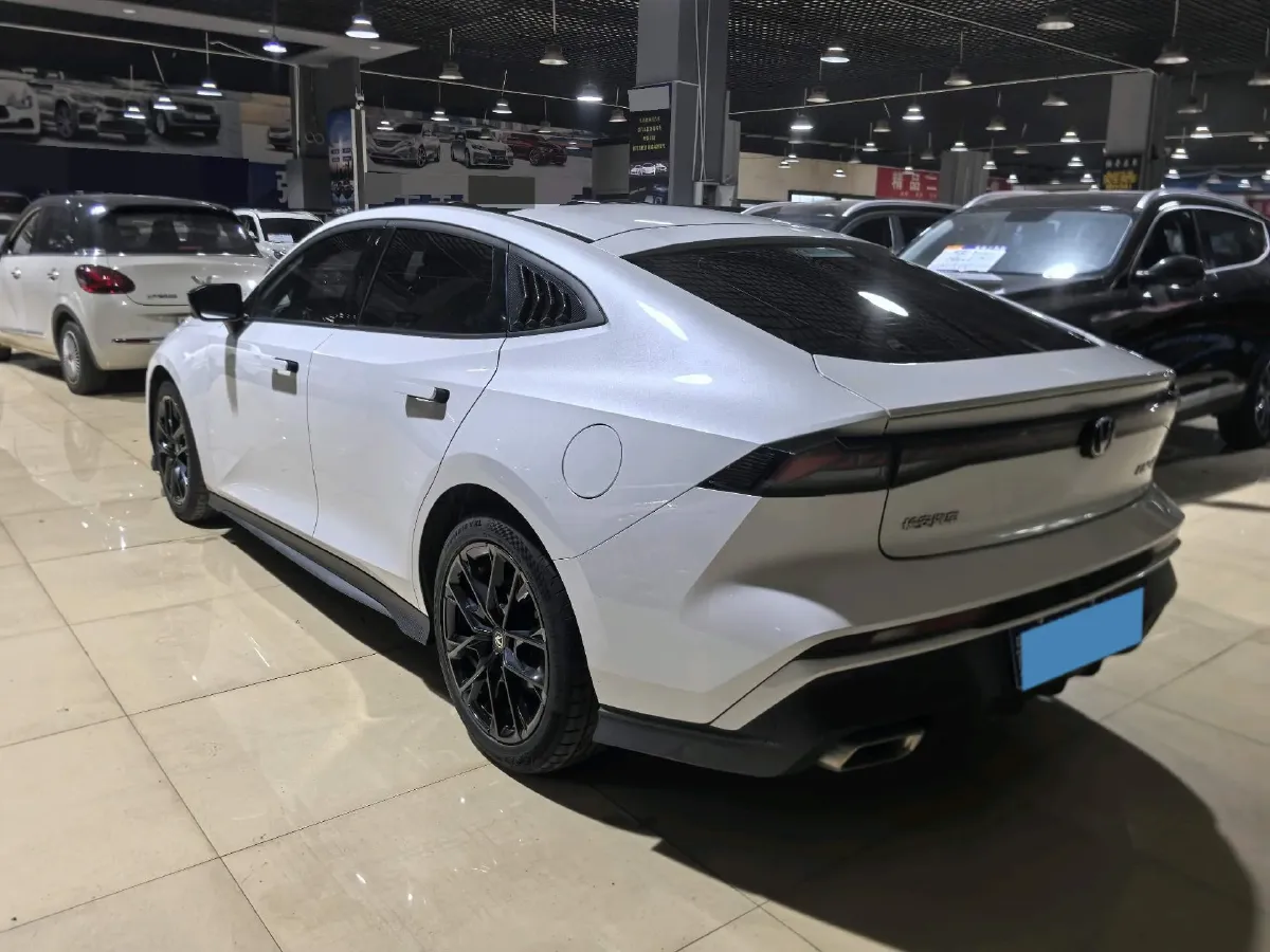 2024 ChangAn UNI-V 1.5T 188HP L4 7DCT,autocango,china used car exporter,china ev exporter,chinese used car exporter,chinese used ev exporter