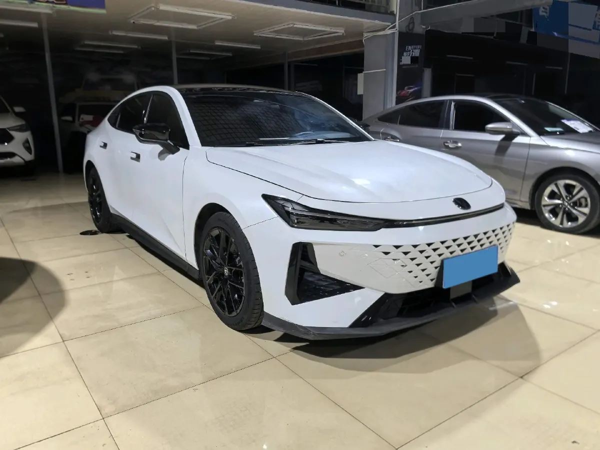 2024 ChangAn UNI-V 1.5T 188HP L4 7DCT,autocango,china used car exporter,china ev exporter,chinese used car exporter,chinese used ev exporter