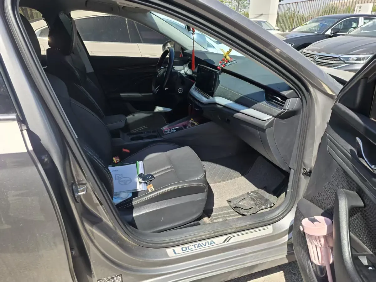 2022 Skoda Octavia 1.4T 150HP L4 7DCT,autocango,china used car exporter,china ev exporter,chinese used car exporter,chinese used ev exporter