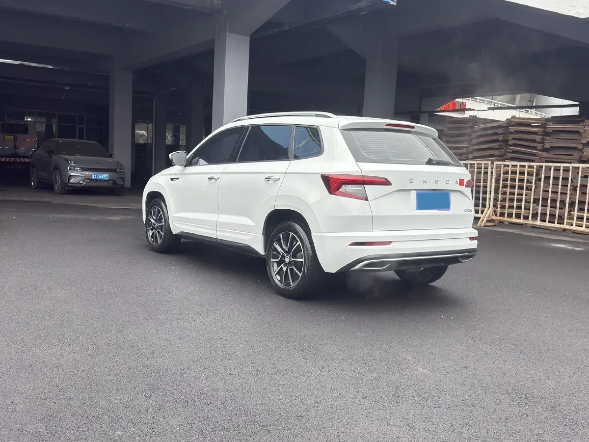 2023 Skoda Karoq 1.4T 150HP L4 7DCT,autocango,china used car exporter,china ev exporter,chinese used car exporter,chinese used ev exporter