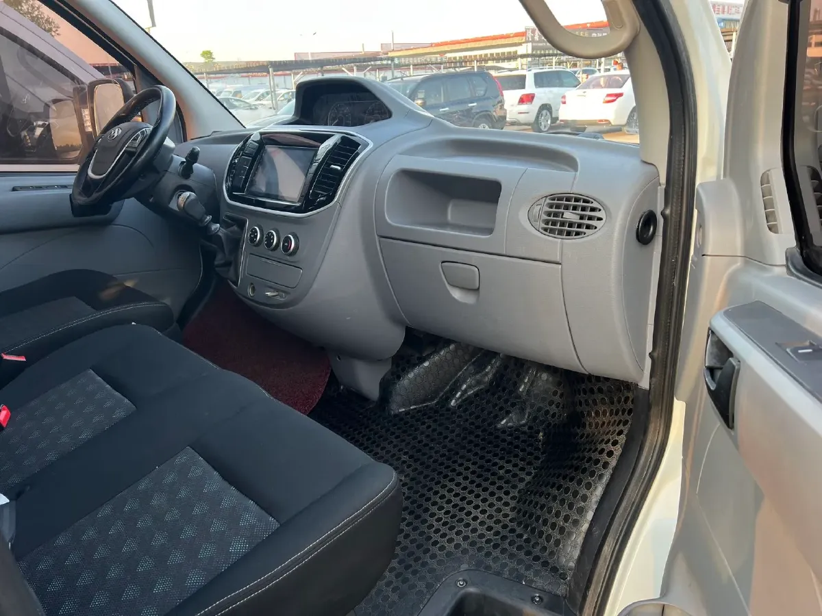 2021 MAXUS XinTu V80 2.0T 139HP L4 6MT,autocango,china used car exporter,china ev exporter,chinese used car exporter,chinese used ev exporter