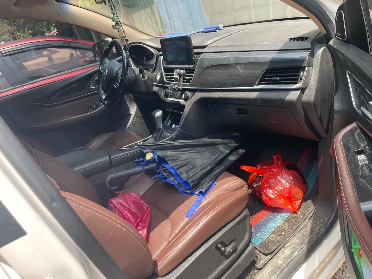 2017 BaoJun 560 1.5T 150HP L4 6DCT,autocango,china used car exporter,china ev exporter,chinese used car exporter,chinese used ev exporter