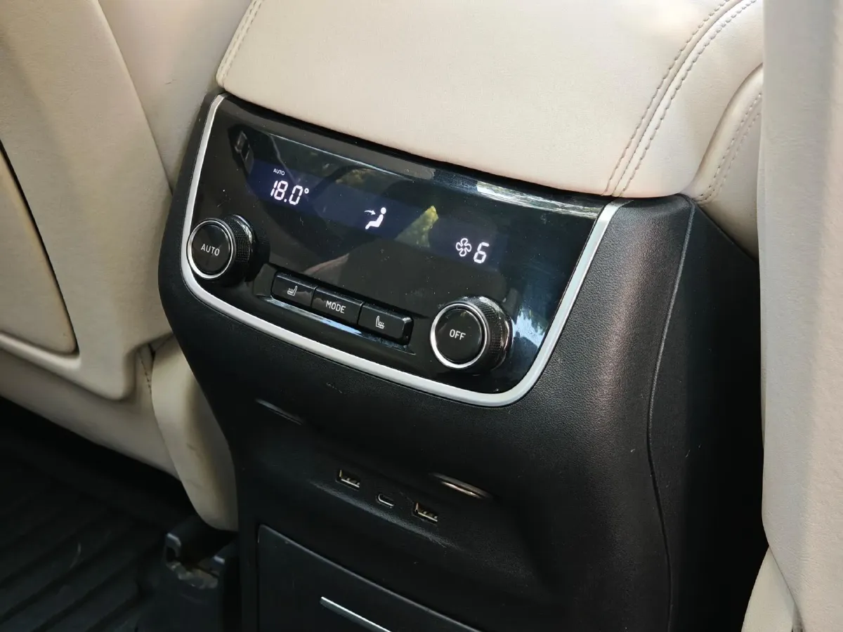 2020 Li ONE Range Extended 131HP REEV 40.5KWH,autocango,china used car exporter,china ev exporter,chinese used car exporter,chinese used ev exporter