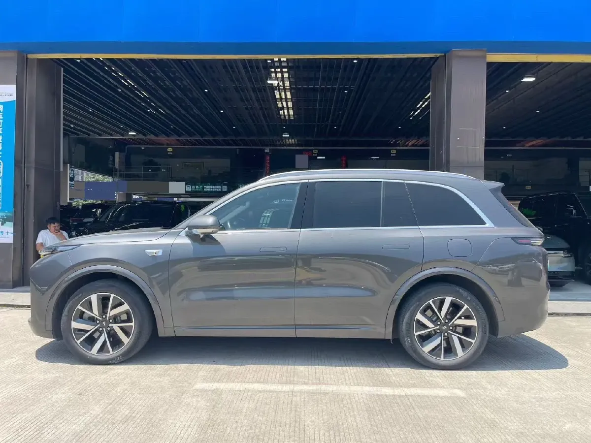 2023 Li L8 Range Extended 154HP REEV 40.9KWH,autocango,china used car exporter,china ev exporter,chinese used car exporter,chinese used ev exporter
