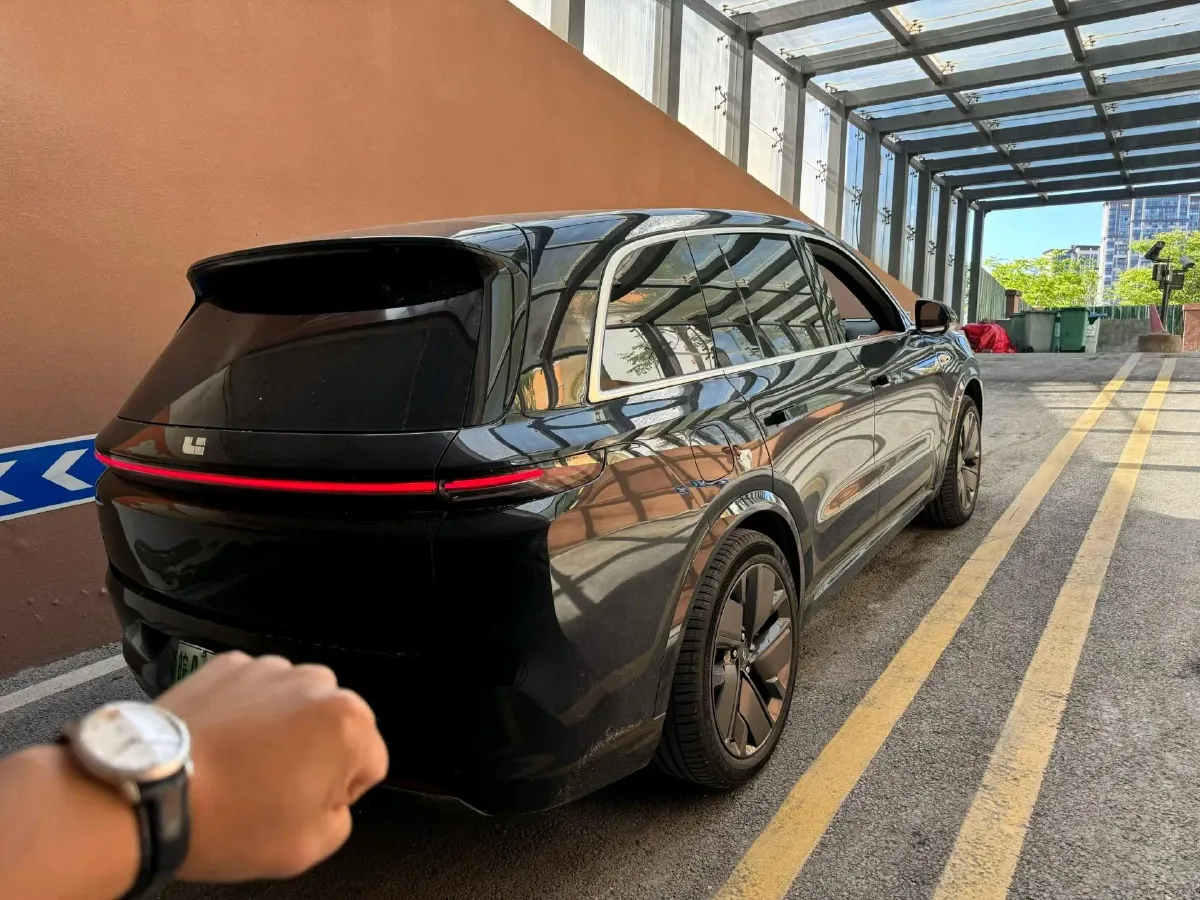 2025 Li L8 Range Extended 154HP REEV,autocango,china used car exporter,china ev exporter,chinese used car exporter,chinese used ev exporter