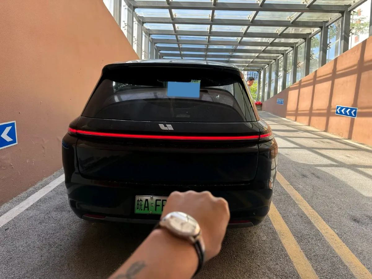 2025 Li L8 Range Extended 154HP REEV,autocango,china used car exporter,china ev exporter,chinese used car exporter,chinese used ev exporter