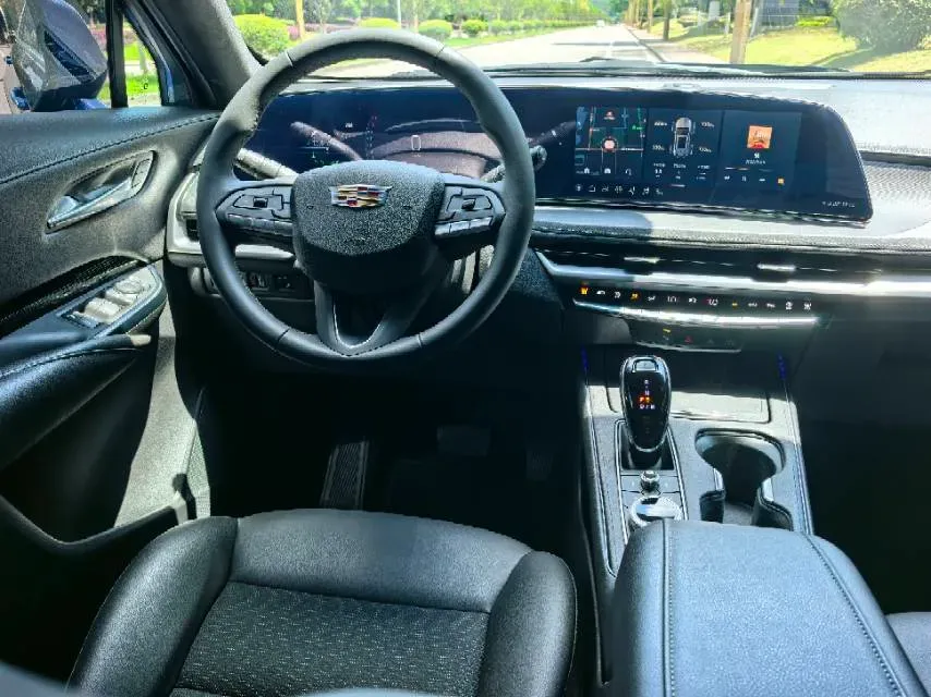 2024 Cadillac XT4 1.5T 211HP L4 9AT,autocango,china used car exporter,china ev exporter,chinese used car exporter,chinese used ev exporter