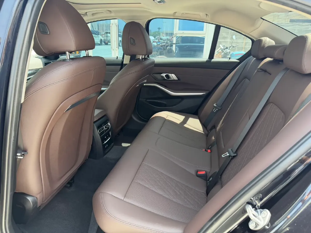 2023 BMW 3 Series 2.0T 156HP L4 8AT,autocango,china used car exporter,china ev exporter,chinese used car exporter,chinese used ev exporter