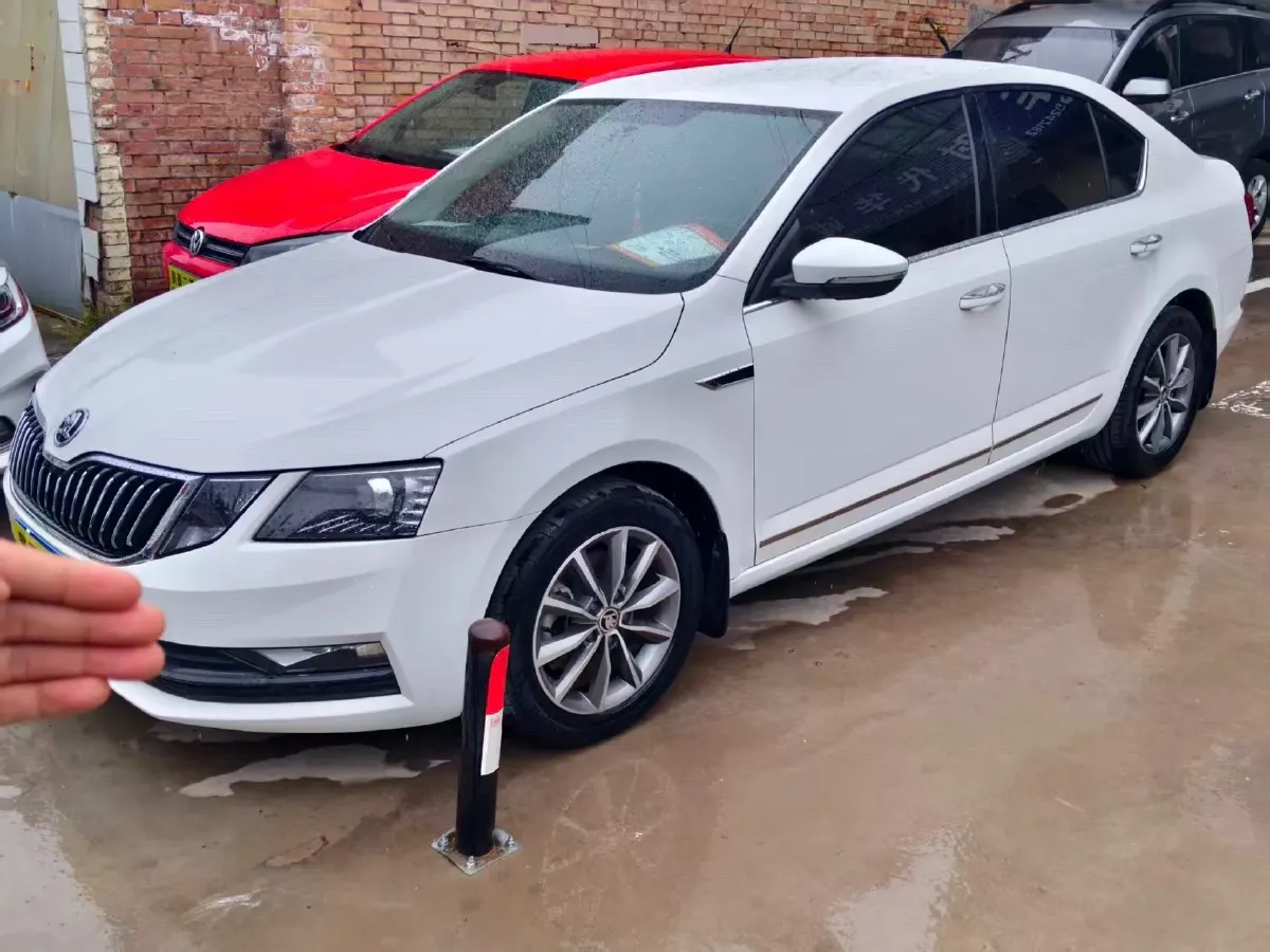 2019 Skoda Octavia 1.5L 116HP L4 5MT,autocango,china used car exporter,china ev exporter,chinese used car exporter,chinese used ev exporter