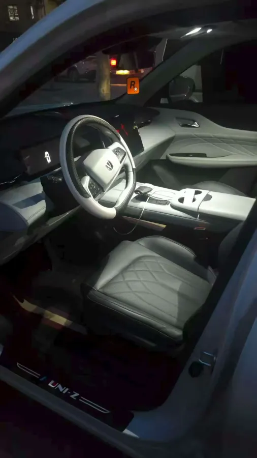 2024 ChangAn UNI-Z 1.5L 98HP L4 E-CVT PHEV 18.4KWH,autocango,china used car exporter,china ev exporter,chinese used car exporter,chinese used ev exporter