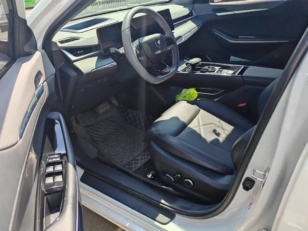 2023 ChangAn Raeton Plus 1.5T 188HP L4 7DCT,autocango,china used car exporter,china ev exporter,chinese used car exporter,chinese used ev exporter