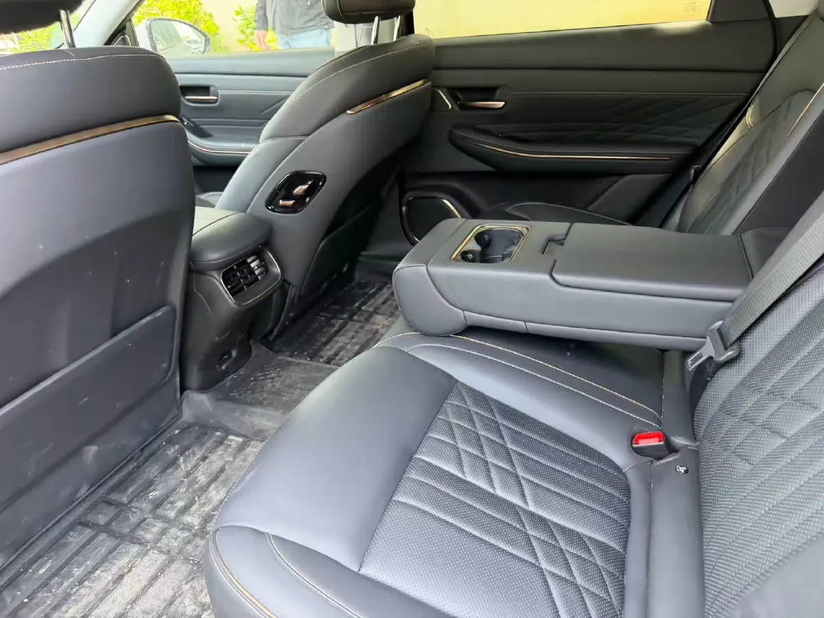2025 BaoJun XiangJing 1.5T 143HP L4 1DHT PHEV,autocango,china used car exporter,china ev exporter,chinese used car exporter,chinese used ev exporter