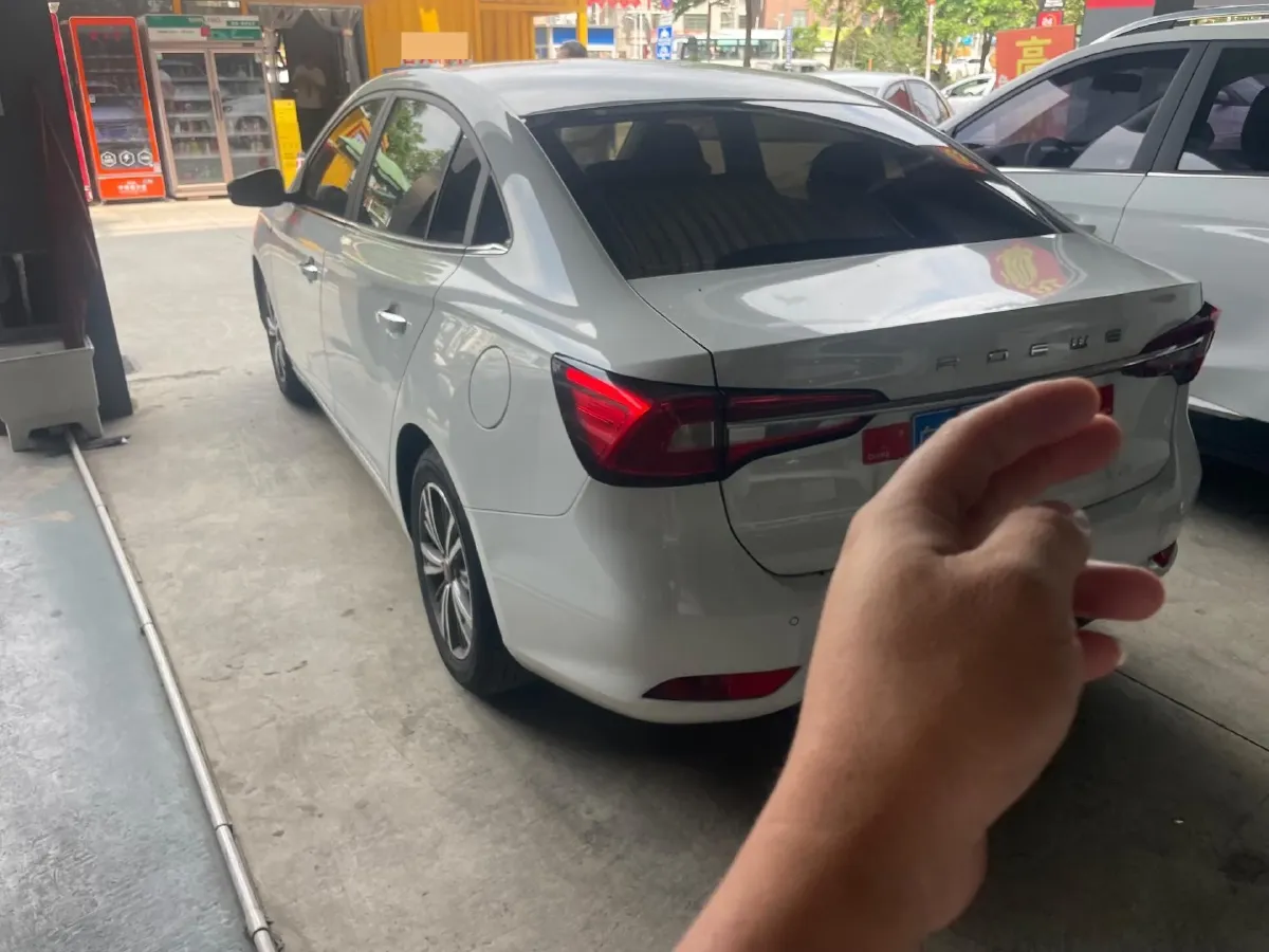 2019 Roewe i5 1.5L 120HP L4 5MT,autocango,china used car exporter,china ev exporter,chinese used car exporter,chinese used ev exporter