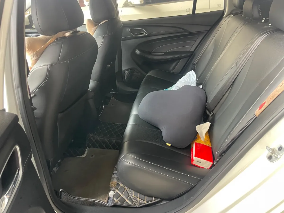 2019 Roewe i5 1.5L 120HP L4 5MT,autocango,china used car exporter,china ev exporter,chinese used car exporter,chinese used ev exporter