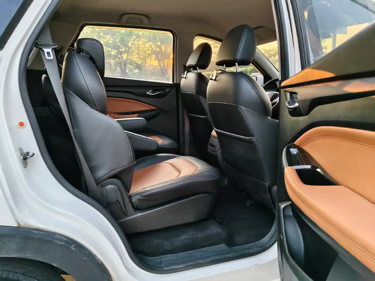 2019 WuLing HongGuang S3 1.5L 99HP L4 6MT,autocango,china used car exporter,china ev exporter,chinese used car exporter,chinese used ev exporter