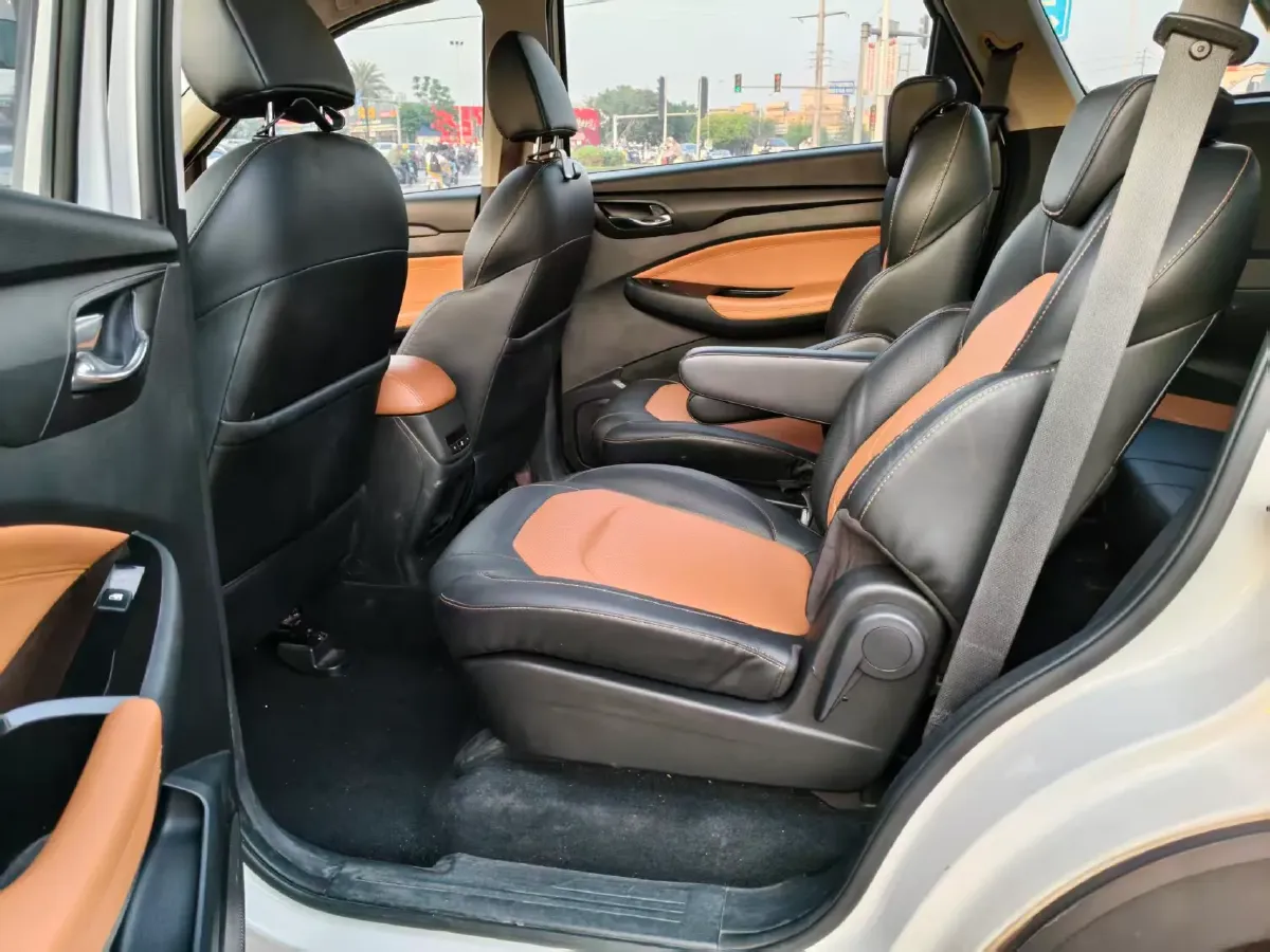 2019 WuLing HongGuang S3 1.5L 99HP L4 6MT,autocango,china used car exporter,china ev exporter,chinese used car exporter,chinese used ev exporter