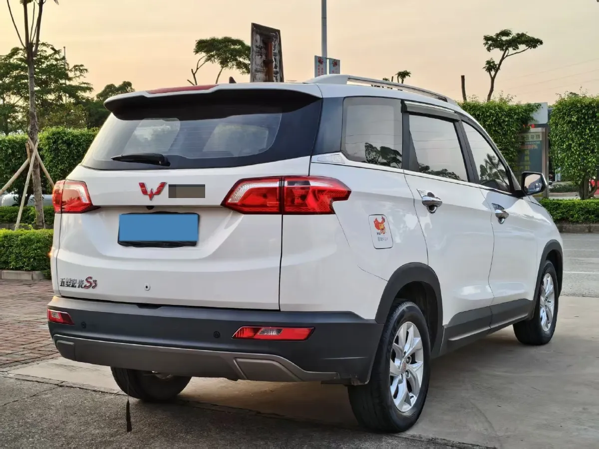 2019 WuLing HongGuang S3 1.5L 99HP L4 6MT,autocango,china used car exporter,china ev exporter,chinese used car exporter,chinese used ev exporter