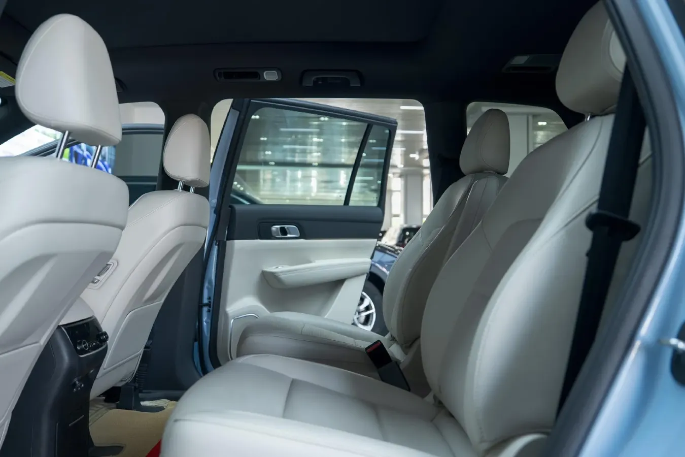 2021 Li ONE Range Extended 131HP REEV 40.5KWH,autocango,china used car exporter,china ev exporter,chinese used car exporter,chinese used ev exporter