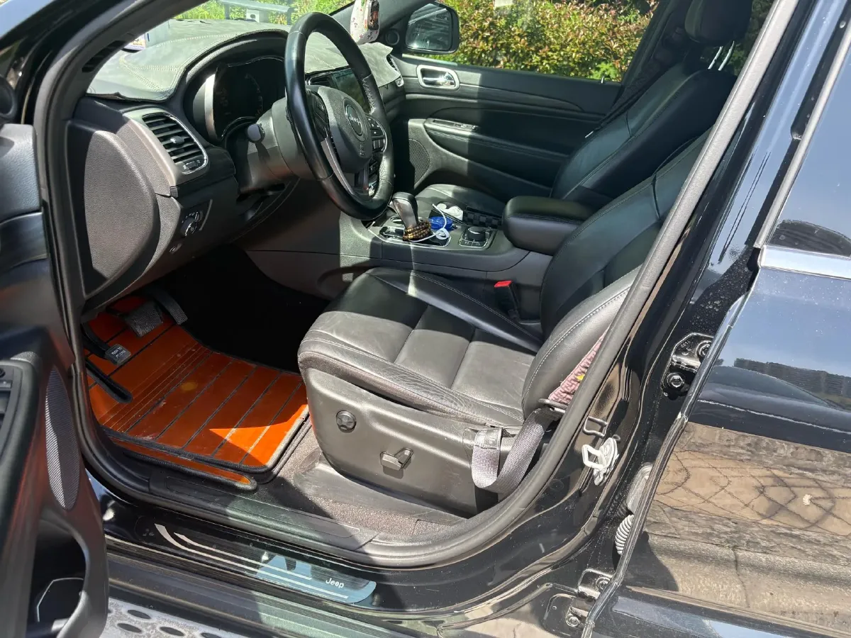 2020 Jeep Grand Cherokee 3.0L 234HP V6 8AT,autocango,china used car exporter,china ev exporter,chinese used car exporter,chinese used ev exporter