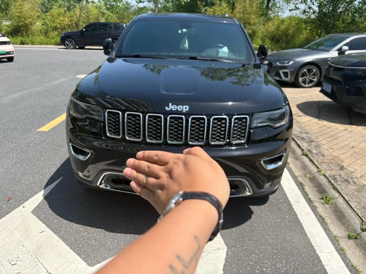 2020 Jeep Grand Cherokee 3.0L 234HP V6 8AT,autocango,china used car exporter,china ev exporter,chinese used car exporter,chinese used ev exporter