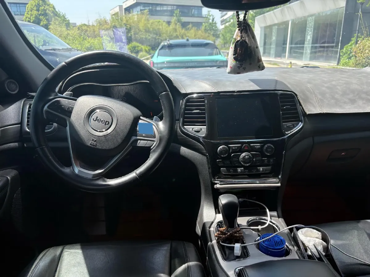 2020 Jeep Grand Cherokee 3.0L 234HP V6 8AT,autocango,china used car exporter,china ev exporter,chinese used car exporter,chinese used ev exporter
