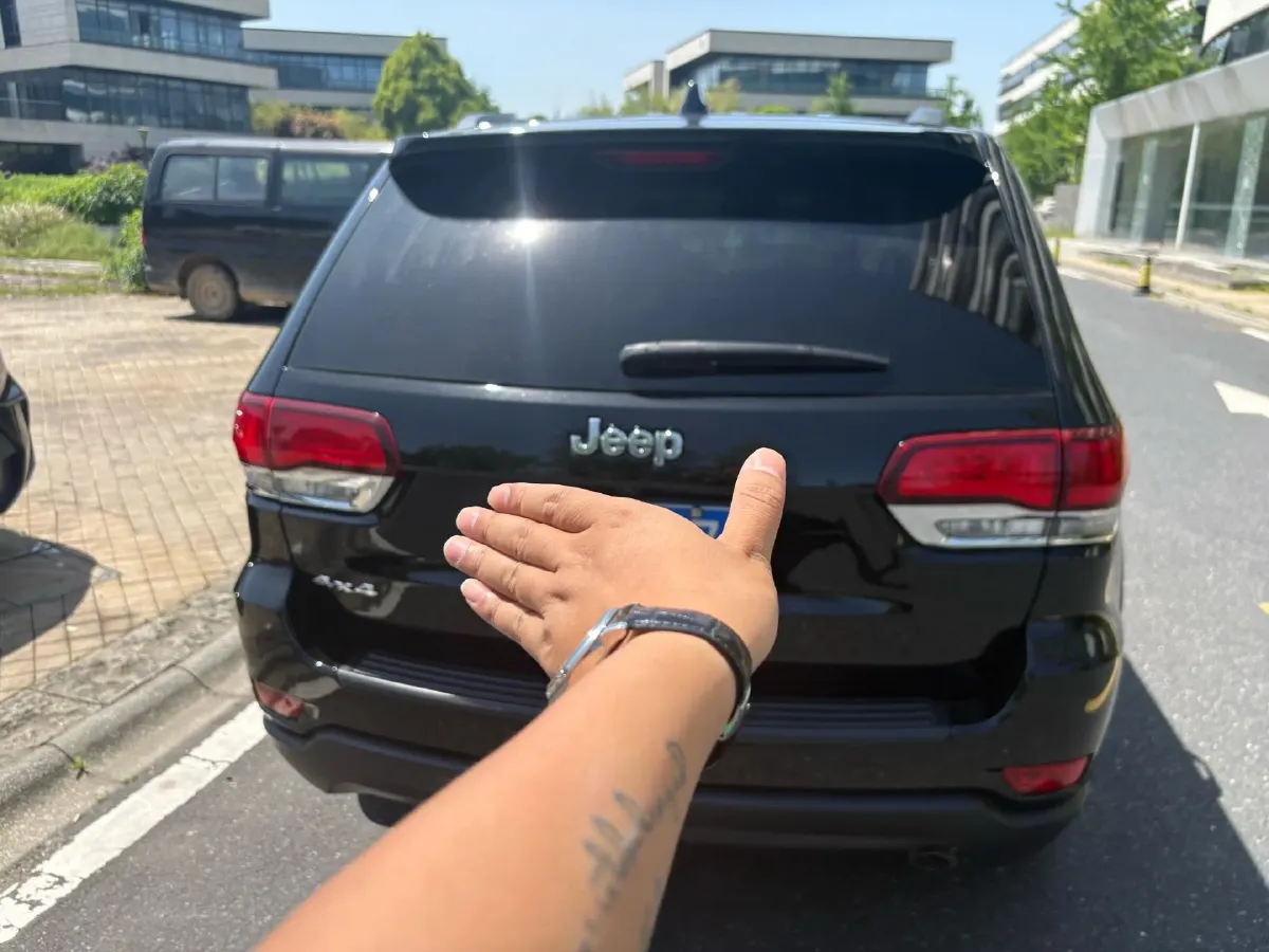 2020 Jeep Grand Cherokee 3.0L 234HP V6 8AT,autocango,china used car exporter,china ev exporter,chinese used car exporter,chinese used ev exporter