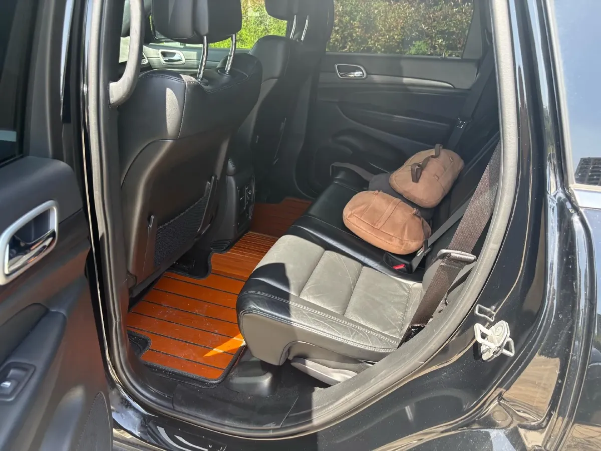 2020 Jeep Grand Cherokee 3.0L 234HP V6 8AT,autocango,china used car exporter,china ev exporter,chinese used car exporter,chinese used ev exporter