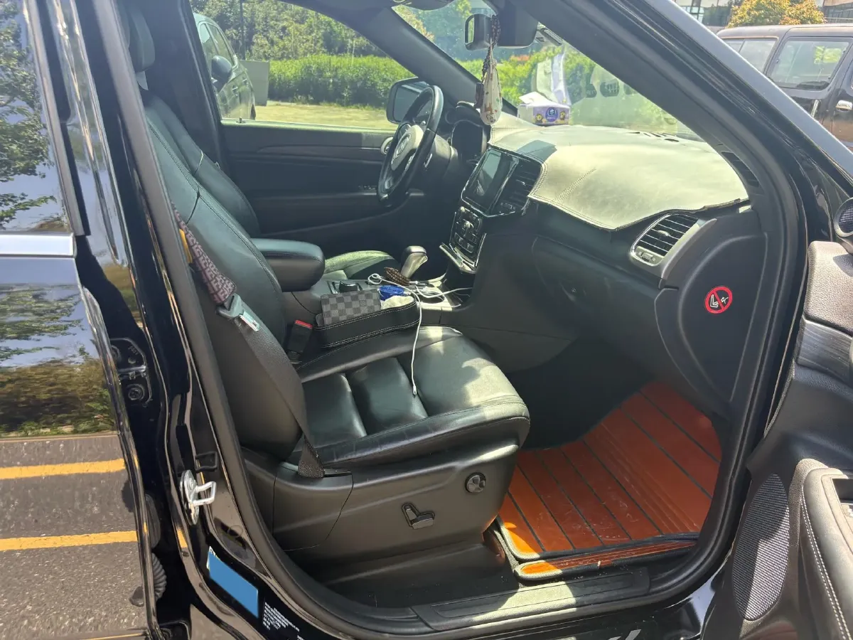 2020 Jeep Grand Cherokee 3.0L 234HP V6 8AT,autocango,china used car exporter,china ev exporter,chinese used car exporter,chinese used ev exporter