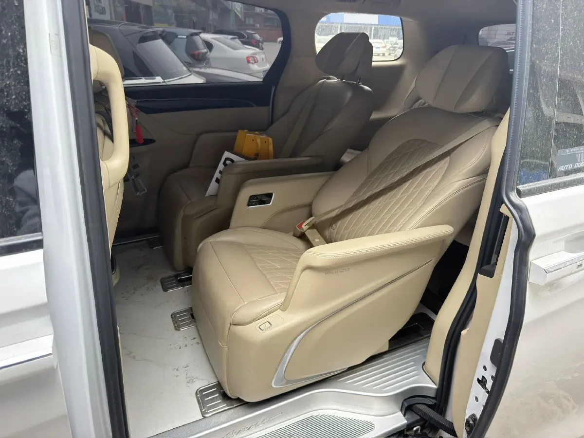 2022 Buick GL8 2.0T 237HP L4 9AT,autocango,china used car exporter,china ev exporter,chinese used car exporter,chinese used ev exporter