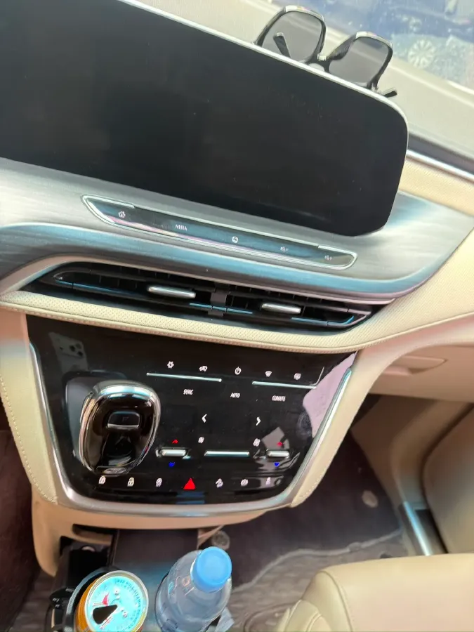 2022 Buick GL8 2.0T 237HP L4 9AT,autocango,china used car exporter,china ev exporter,chinese used car exporter,chinese used ev exporter