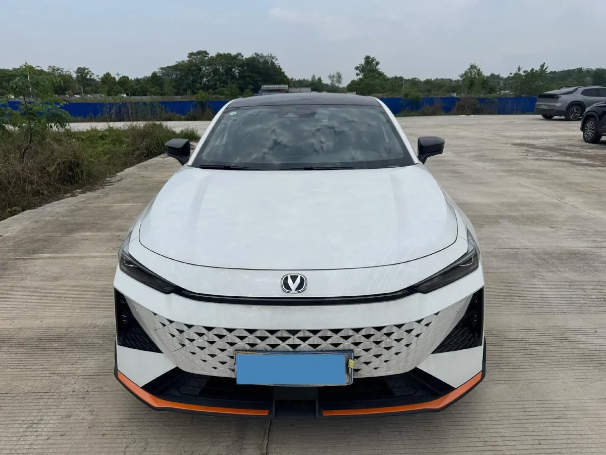 2024 ChangAn UNI-V 1.5T 188HP L4 7DCT,autocango,china used car exporter,china ev exporter,chinese used car exporter,chinese used ev exporter