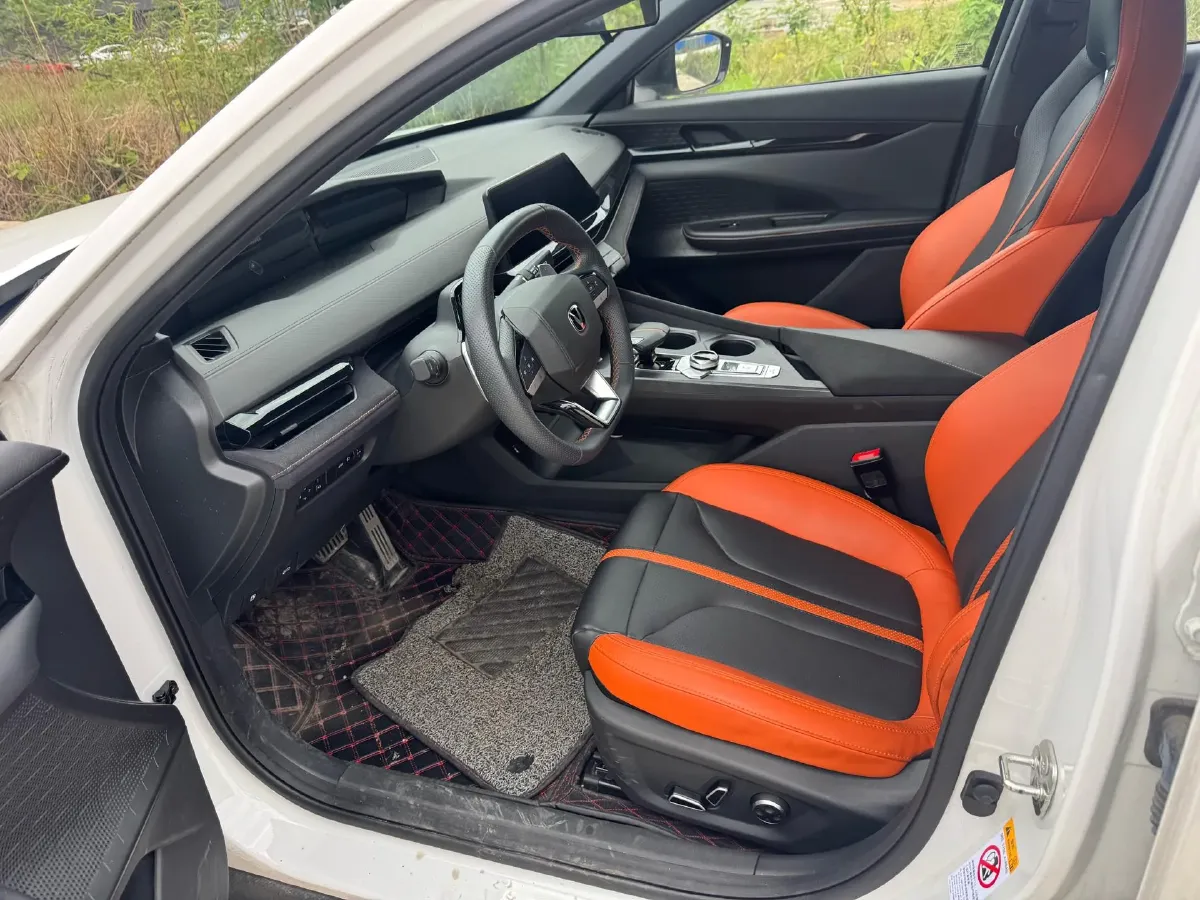 2024 ChangAn UNI-V 1.5T 188HP L4 7DCT,autocango,china used car exporter,china ev exporter,chinese used car exporter,chinese used ev exporter