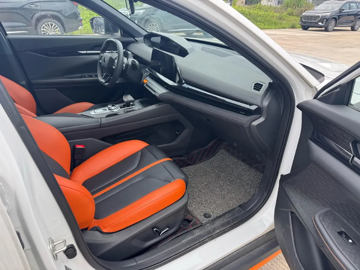 2024 ChangAn UNI-V 1.5T 188HP L4 7DCT,autocango,china used car exporter,china ev exporter,chinese used car exporter,chinese used ev exporter