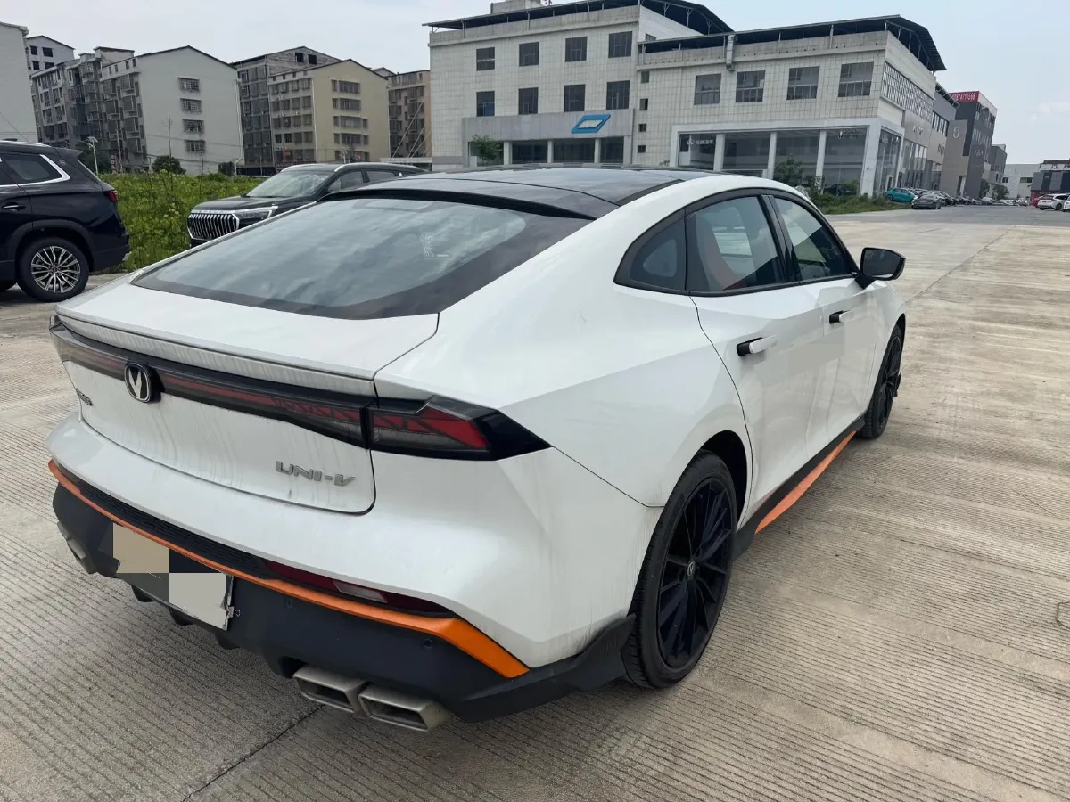 2024 ChangAn UNI-V 1.5T 188HP L4 7DCT,autocango,china used car exporter,china ev exporter,chinese used car exporter,chinese used ev exporter