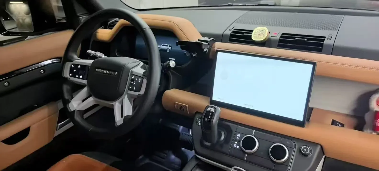 2024 Land Rover Defender 3.0T 400HP L6 8AT,autocango,china used car exporter,china ev exporter,chinese used car exporter,chinese used ev exporter