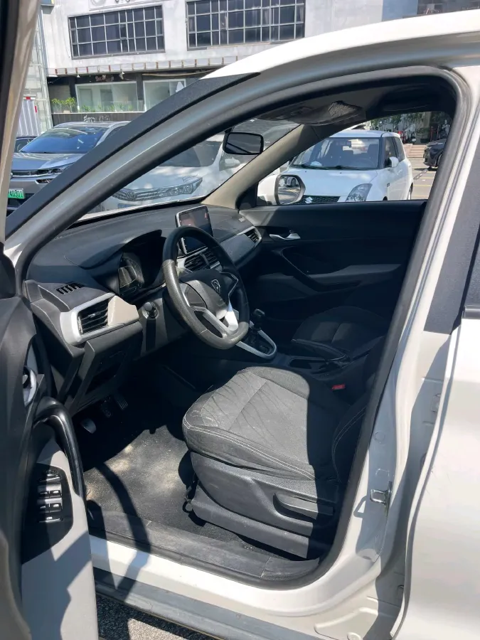2019 BaoJun 730 1.5L 105HP L4 6MT,autocango,china used car exporter,china ev exporter,chinese used car exporter,chinese used ev exporter