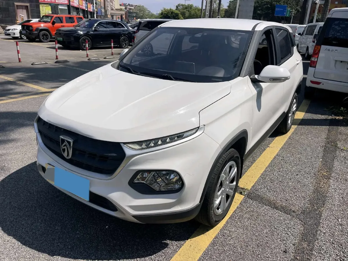 2019 BaoJun 730 1.5L 105HP L4 6MT,autocango,china used car exporter,china ev exporter,chinese used car exporter,chinese used ev exporter