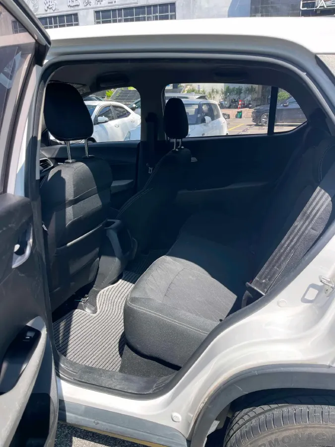 2019 BaoJun 730 1.5L 105HP L4 6MT,autocango,china used car exporter,china ev exporter,chinese used car exporter,chinese used ev exporter