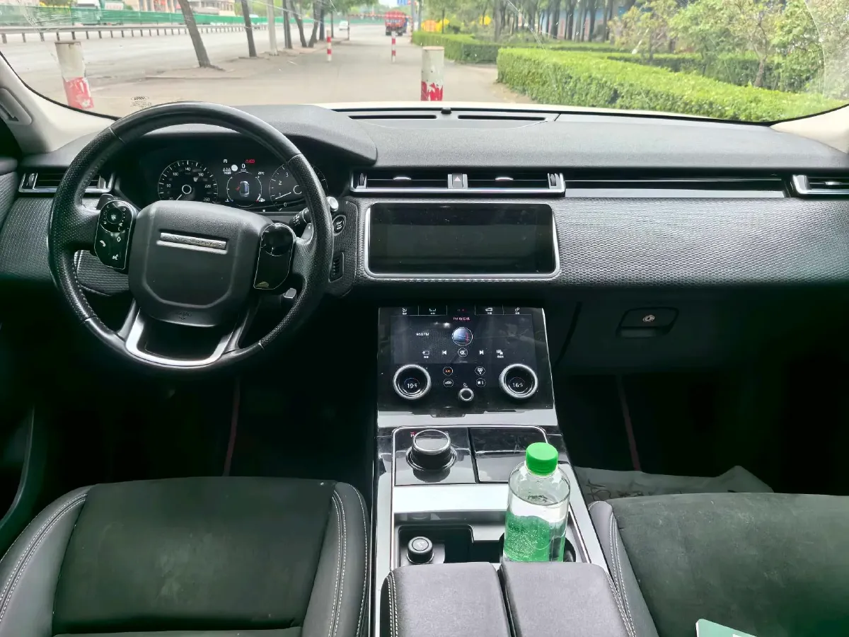 2018 Land Rover Discovery 2.0T 300HP L4 8AT,autocango,china used car exporter,china ev exporter,chinese used car exporter,chinese used ev exporter