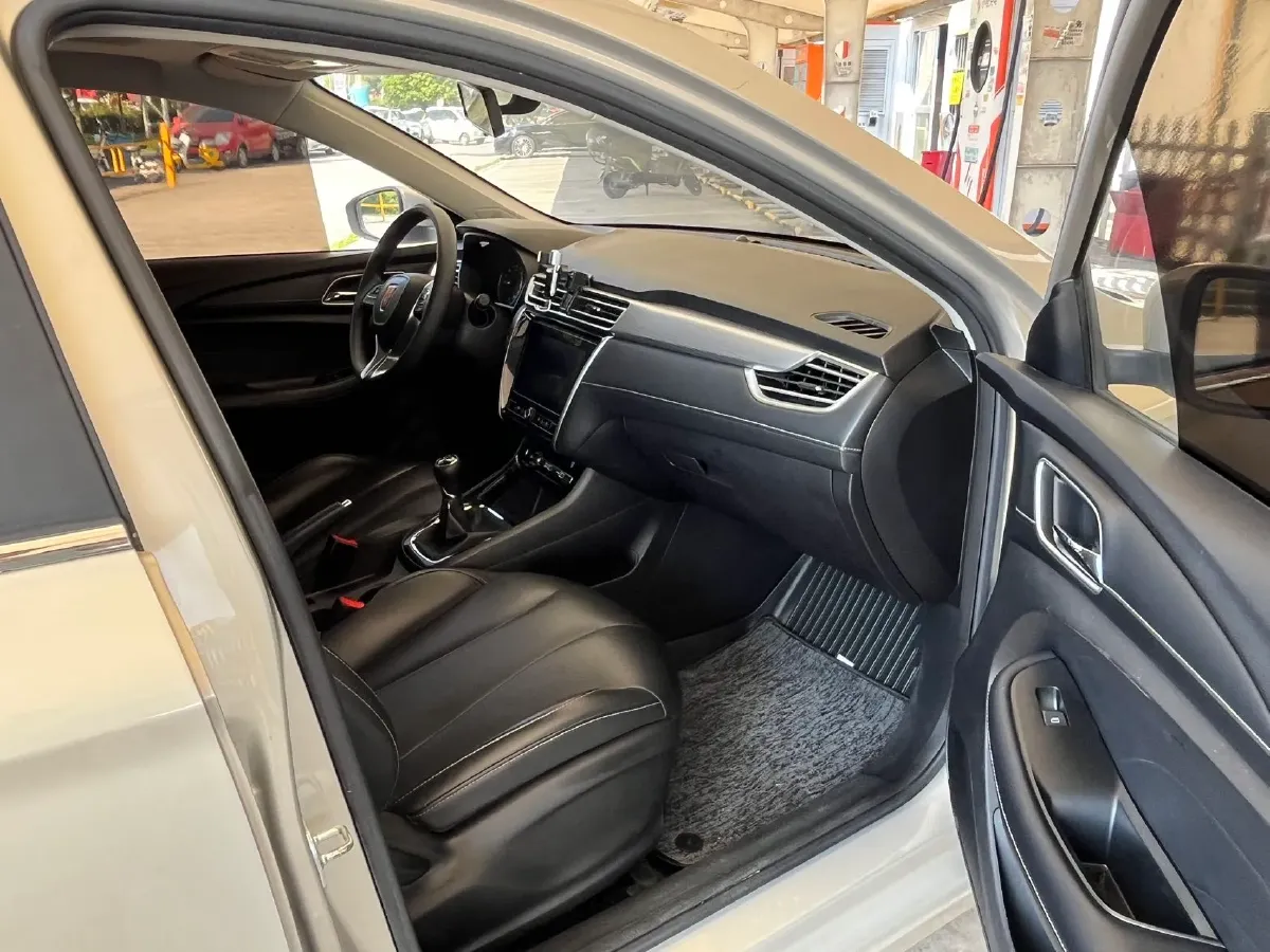 2019 Roewe i5 1.5L 120HP L4 5MT,autocango,china used car exporter,china ev exporter,chinese used car exporter,chinese used ev exporter