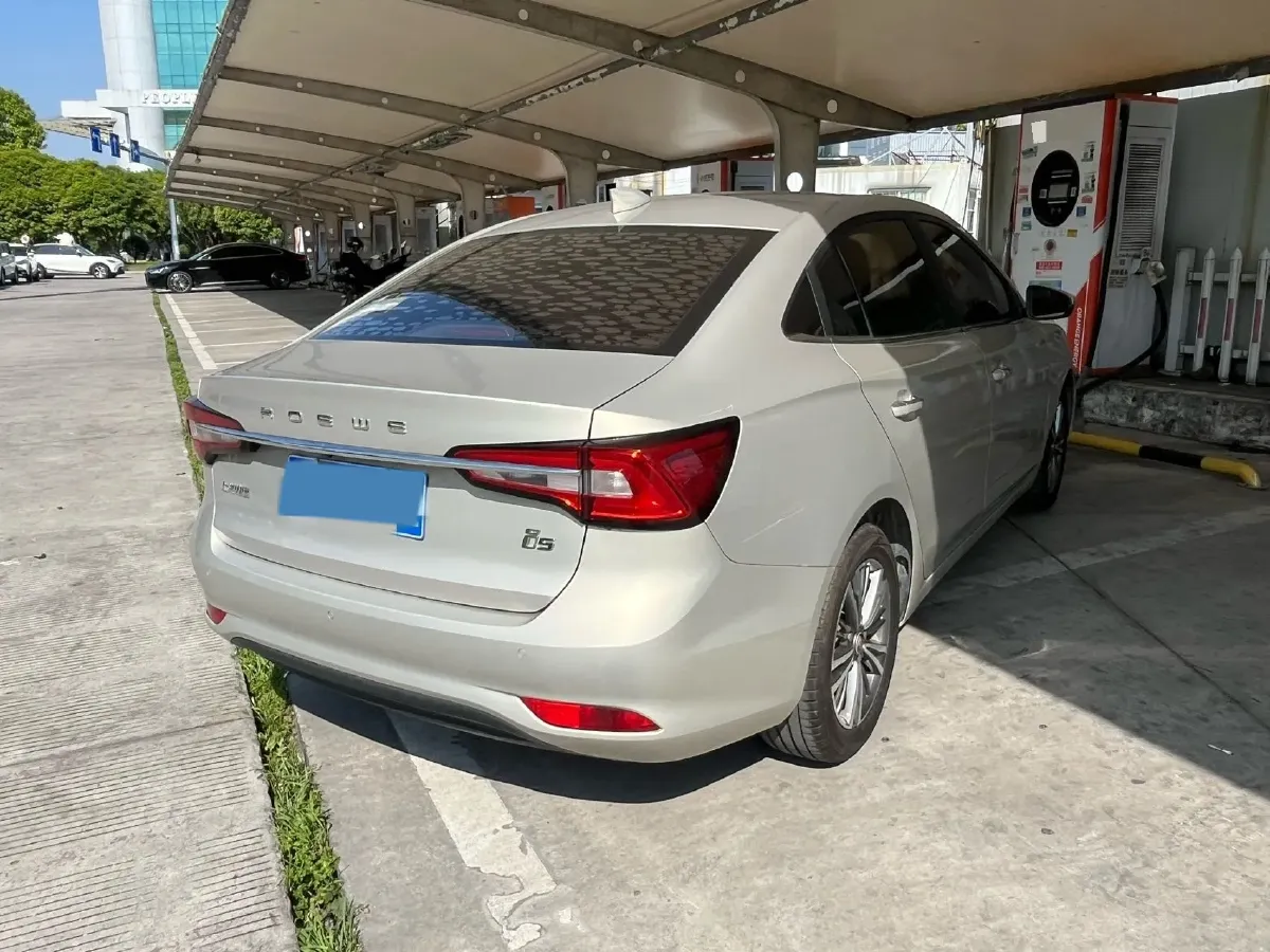 2019 Roewe i5 1.5L 120HP L4 5MT,autocango,china used car exporter,china ev exporter,chinese used car exporter,chinese used ev exporter