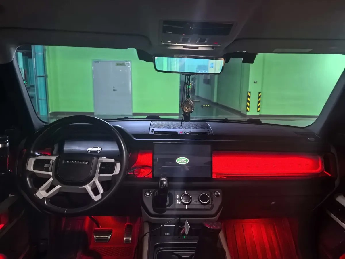 2022 Land Rover Defender 3.0T 400HP L6 8AT,autocango,china used car exporter,china ev exporter,chinese used car exporter,chinese used ev exporter