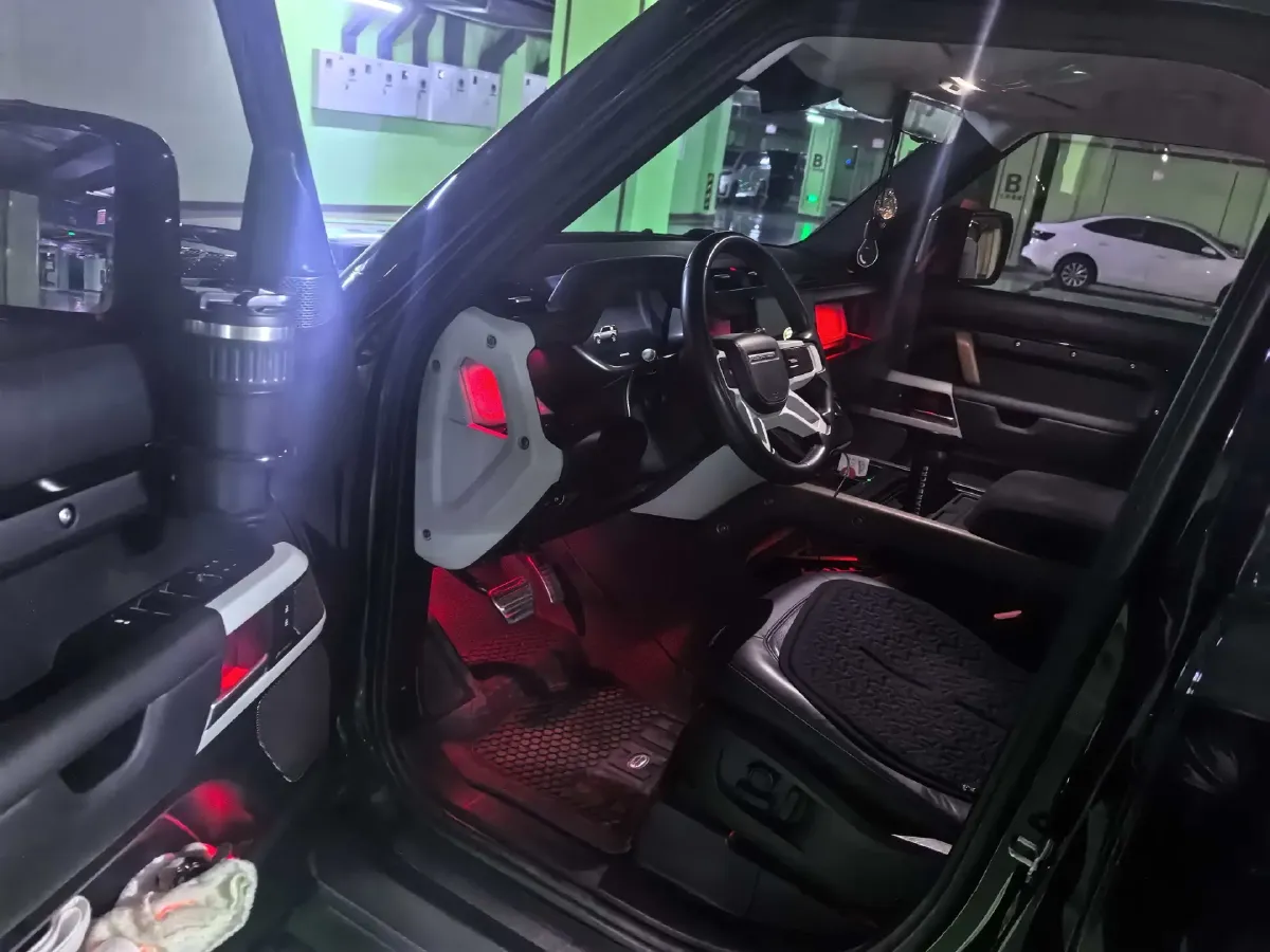 2022 Land Rover Defender 3.0T 400HP L6 8AT,autocango,china used car exporter,china ev exporter,chinese used car exporter,chinese used ev exporter