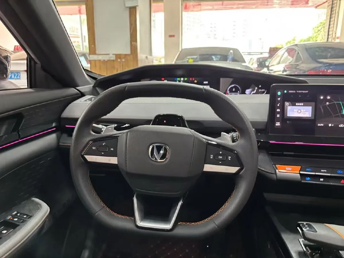2022 ChangAn UNI-V 1.5T 188HP L4 7DCT,autocango,china used car exporter,china ev exporter,chinese used car exporter,chinese used ev exporter